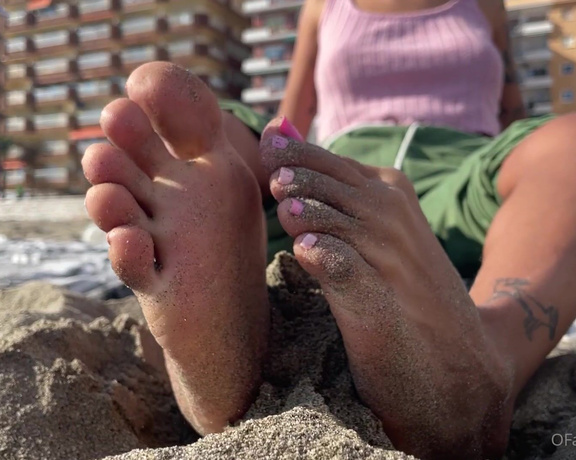 Emma aka Queenstarb OnlyFans - Sandy toes hit different right