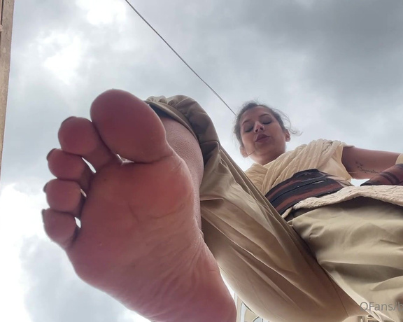 Emma aka Queenstarb OnlyFans - Back to this REY GIANT telling you exactly how to worship her big feet!