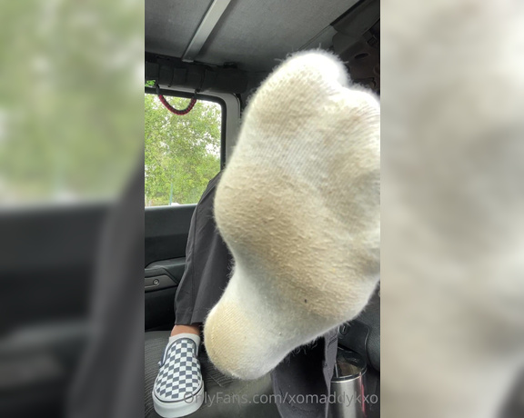 Goddess Kaylee aka Xomaddykxo OnlyFans - POV ur my BFF and I make you worship my stinky soles in the car for the first time hopefully they