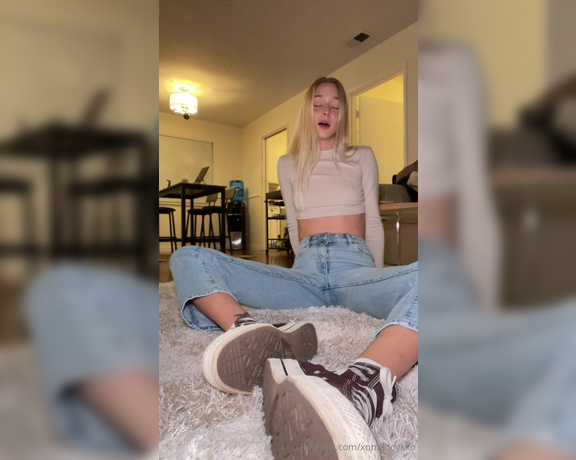 Goddess Kaylee aka Xomaddykxo OnlyFans - Pov you come home to goddess and she lets you stroke to her feet