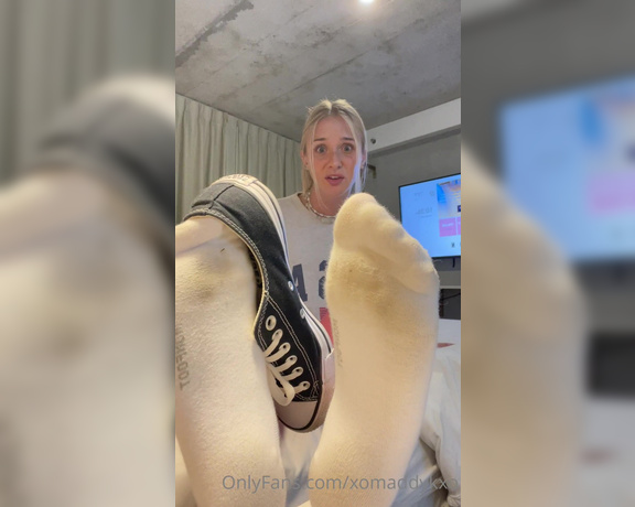 Goddess Kaylee aka Xomaddykxo OnlyFans - Quick stinky soles action from last night in my hotel I fuckingmiss you guys