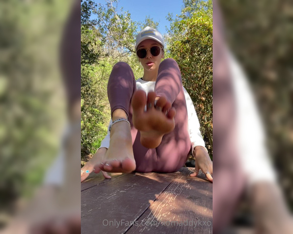 Goddess Kaylee aka Xomaddykxo OnlyFans - Dirty outdoor soles took the pups to the park and had to get a clip in this gorg scenery what woul