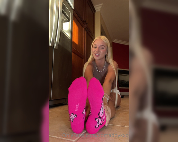 Goddess Kaylee aka Xomaddykxo OnlyFans - Hehe how do u like my stinky pink socks you get cum on my socks and I’ll force u to eat them