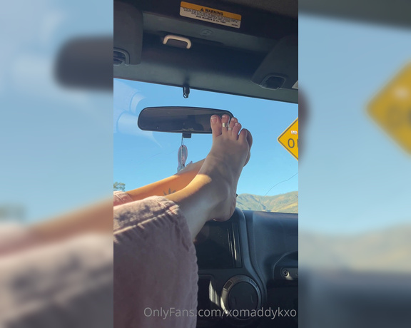 Goddess Kaylee aka Xomaddykxo OnlyFans - The tops of my toes were highly requested so here’s me playing around in the car and having a little