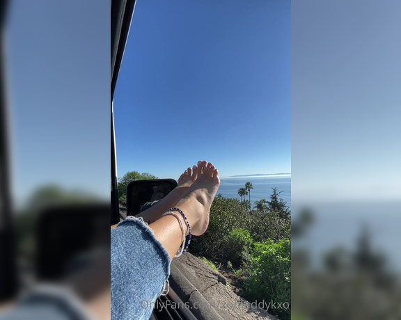 Goddess Kaylee aka Xomaddykxo OnlyFans - Soles by the ocean serious goals!!! Is this heaven!