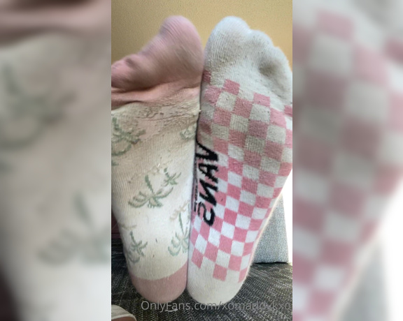 Goddess Kaylee aka Xomaddykxo OnlyFans - Sniff my smelly ass feet foot boy, you deserve it and I know you like it also buy me a new pair
