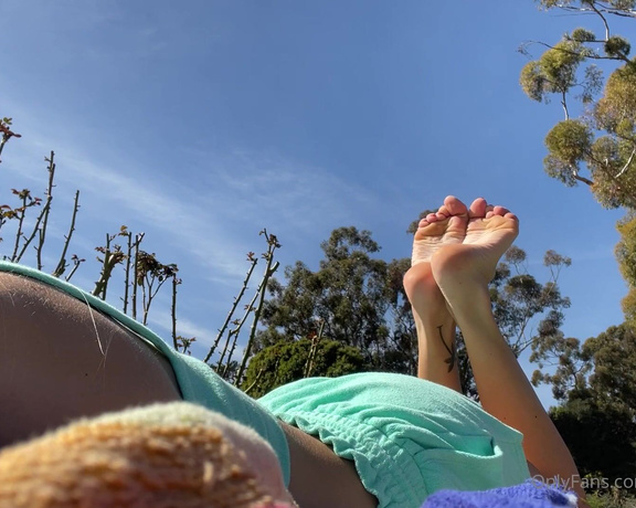 Goddess Kaylee aka Xomaddykxo OnlyFans - Innocent sexy soles at the park today what if you saw these from afar, would you come over to ask