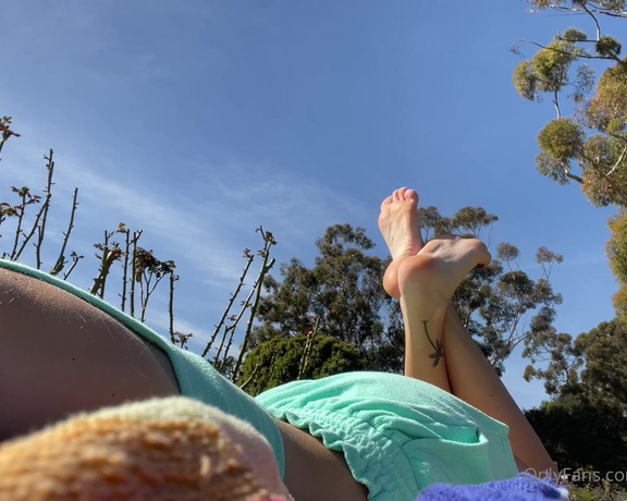 Goddess Kaylee aka Xomaddykxo OnlyFans - Innocent sexy soles at the park today what if you saw these from afar, would you come over to ask