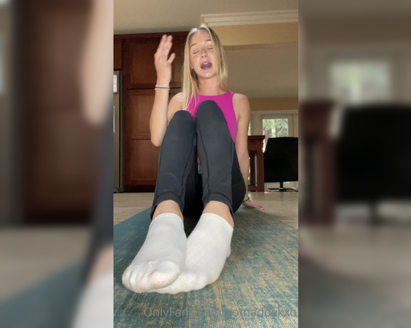 Goddess Kaylee aka Xomaddykxo OnlyFans - POV I’m your yoga teacher, I slip off my socks and you get a little too excited as expected I let