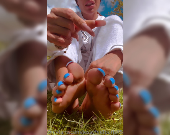 Jessyfeetparis75 aka Jessyfeetparis75 OnlyFans - Profitez du beau temps en ce mois de Mai qui s’annonce ensoleill Je vais enfin sortir mes peti