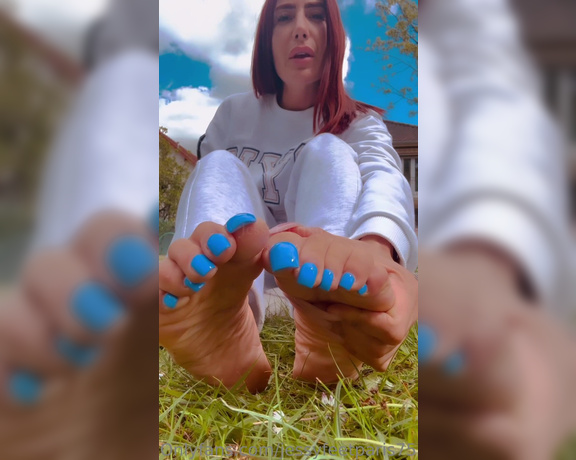 Jessyfeetparis75 aka Jessyfeetparis75 OnlyFans - Profitez du beau temps en ce mois de Mai qui s’annonce ensoleill Je vais enfin sortir mes peti