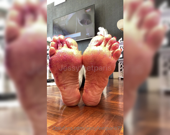 Jessyfeetparis75 aka Jessyfeetparis75 OnlyFans - Glitter soles worship Touche toi bien sr cette belle vido