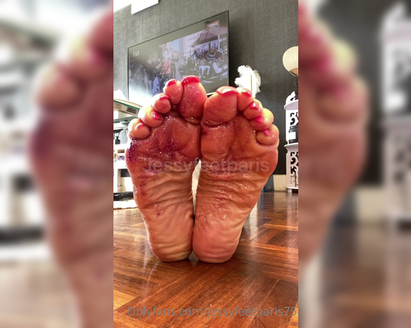 Jessyfeetparis75 aka Jessyfeetparis75 OnlyFans - Glitter soles worship Touche toi bien sr cette belle vido