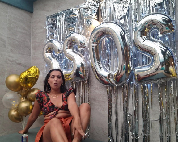 Rainha Rayssa Garcia aka Rayssagarciaoficial OnlyFans - Tem especial de ano novo pra vocs