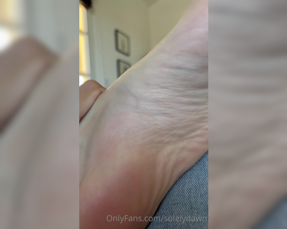 Solelydawn aka Solelydawn OnlyFans - Memorize the lines and creases of my feet