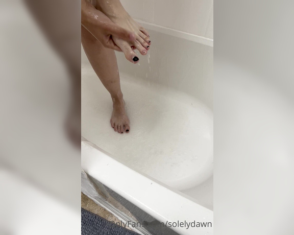 Solelydawn aka Solelydawn OnlyFans - I know you’re spying on my feet while I’m in the shower