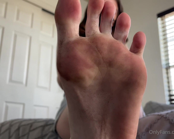 Solelydawn aka Solelydawn OnlyFans - Lick my dirty shoes and soles clean
