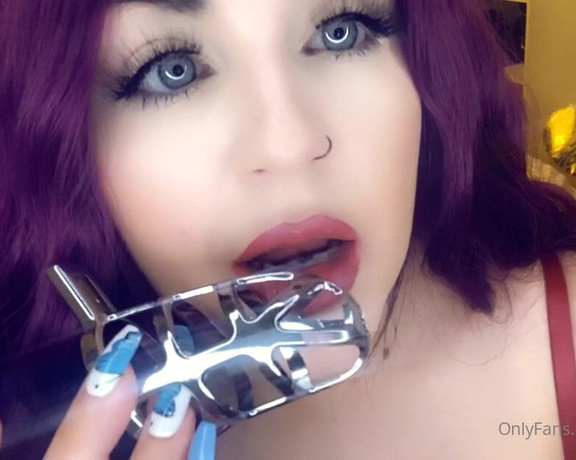 GODDESS TAYLOR aka Taylorhearts_xx OnlyFans - Feel my tongue so close to your chastity cage