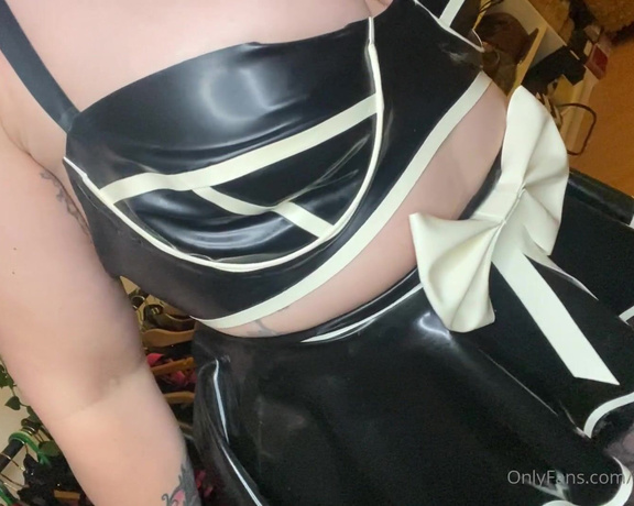 GODDESS TAYLOR aka Taylorhearts_xx OnlyFans - Latex shining has you WEAK