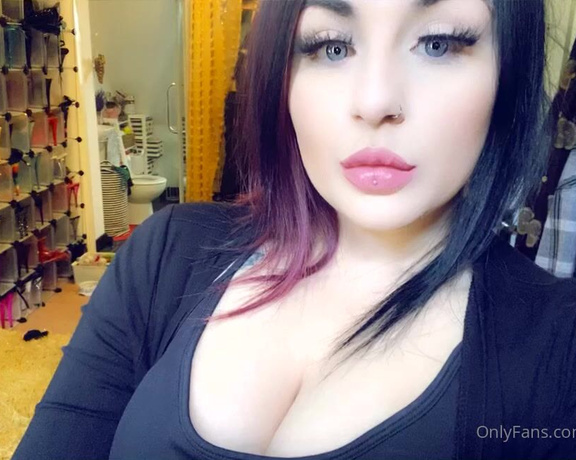 GODDESS TAYLOR aka Taylorhearts_xx OnlyFans - Monday worship task !