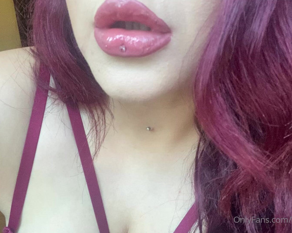 GODDESS TAYLOR aka Taylorhearts_xx OnlyFans - Lips that ruin you