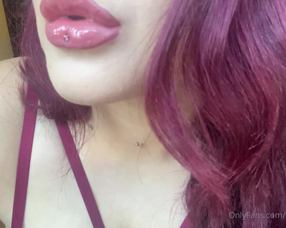 GODDESS TAYLOR aka Taylorhearts_xx OnlyFans - Lips that ruin you