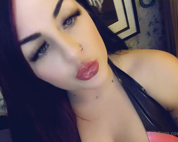 GODDESS TAYLOR aka Taylorhearts_xx OnlyFans - Cruel wife confessions 7 MINS