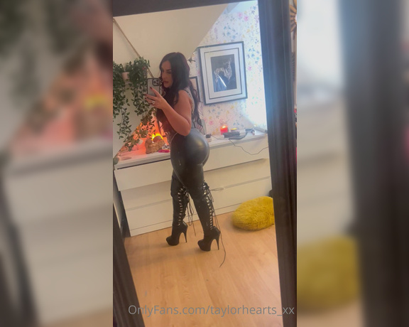 GODDESS TAYLOR aka Taylorhearts_xx OnlyFans - Scissor time