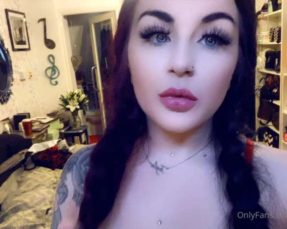 GODDESS TAYLOR aka Taylorhearts_xx OnlyFans - Happy 1st December and your 1st task of the month!