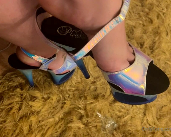 GODDESS TAYLOR aka Taylorhearts_xx OnlyFans - Weak for toes