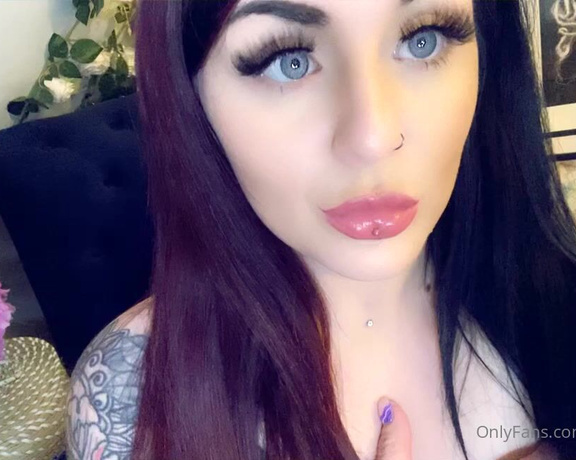 GODDESS TAYLOR aka Taylorhearts_xx OnlyFans - Clean my Spit up catch