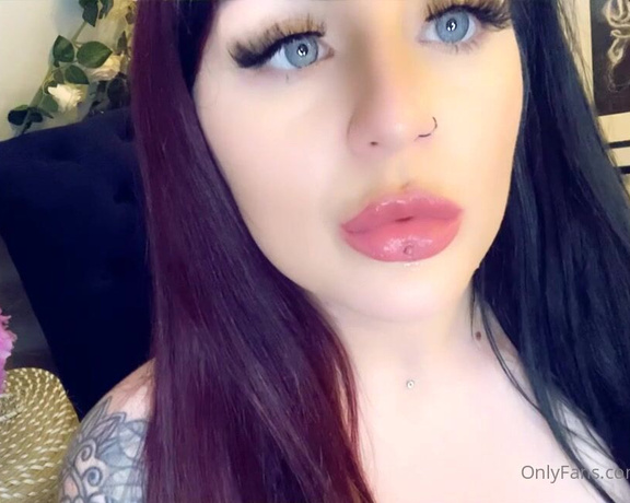 GODDESS TAYLOR aka Taylorhearts_xx OnlyFans - Clean my Spit up catch