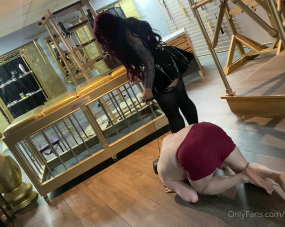 GODDESS TAYLOR aka Taylorhearts_xx OnlyFans - Caged weak boy during