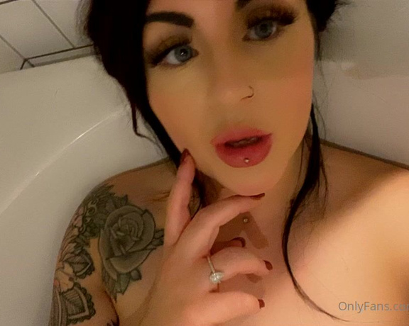 GODDESS TAYLOR aka Taylorhearts_xx OnlyFans - Bath time servant