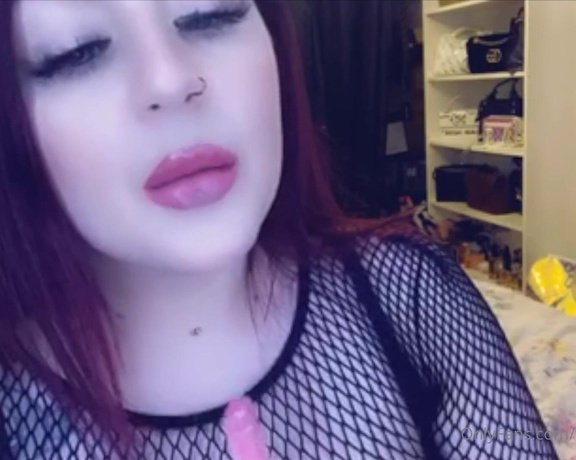 GODDESS TAYLOR aka Taylorhearts_xx OnlyFans - One for my lip obsessed sluts