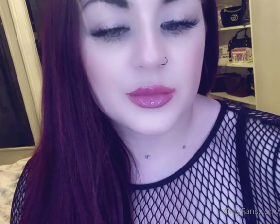 GODDESS TAYLOR aka Taylorhearts_xx OnlyFans - One for my lip obsessed sluts