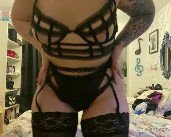 GODDESS TAYLOR aka Taylorhearts_xx OnlyFans - 4 mins of silent worshipping my body