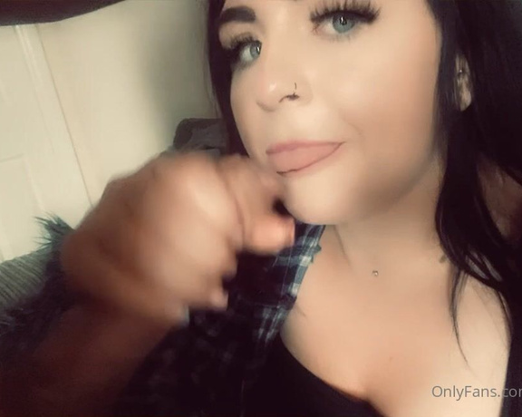 GODDESS TAYLOR aka Taylorhearts_xx OnlyFans - Real men get their cock sucked