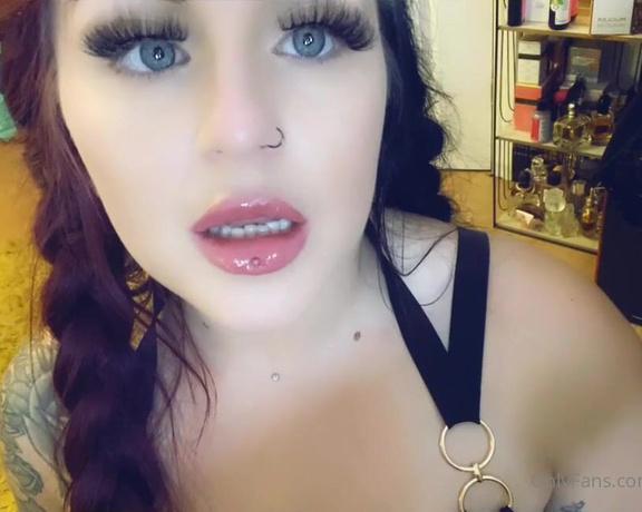 GODDESS TAYLOR aka Taylorhearts_xx OnlyFans - 8 mins of listening worshipping edging beg me for release !