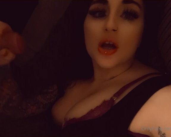 GODDESS TAYLOR aka Taylorhearts_xx OnlyFans - Valentine’s cucked loser !!!!