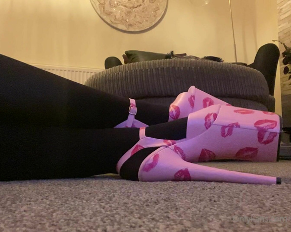 GODDESS TAYLOR aka Taylorhearts_xx OnlyFans - Foot freak