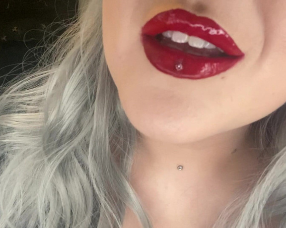 GODDESS TAYLOR aka Taylorhearts_xx OnlyFans - JOI to my red big poisonous lips (5 min)