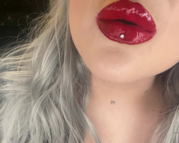 GODDESS TAYLOR aka Taylorhearts_xx OnlyFans - JOI to my red big poisonous lips (5 min)