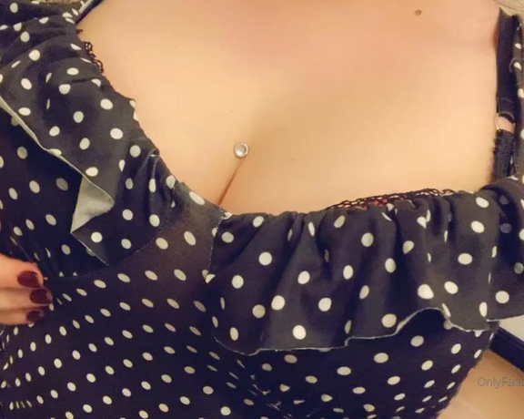 GODDESS TAYLOR aka Taylorhearts_xx OnlyFans - POV dress