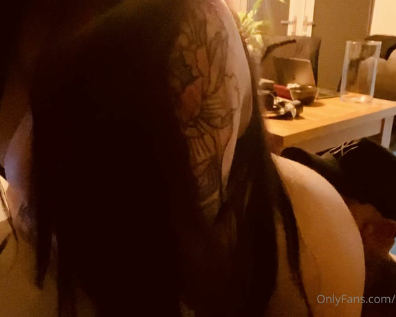 GODDESS TAYLOR aka Taylorhearts_xx OnlyFans - Do you want to be my ass cleaner too