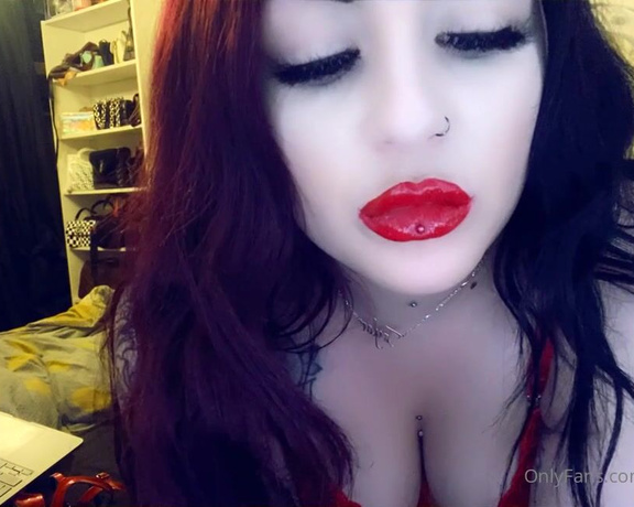 GODDESS TAYLOR aka Taylorhearts_xx OnlyFans - Weak for mh big red lips