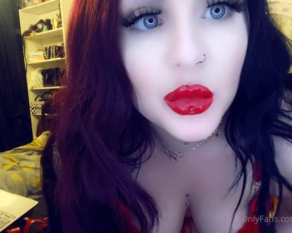 GODDESS TAYLOR aka Taylorhearts_xx OnlyFans - Weak for mh big red lips