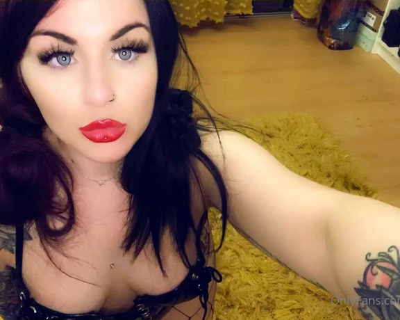 GODDESS TAYLOR aka Taylorhearts_xx OnlyFans - Feels good to be my good boy