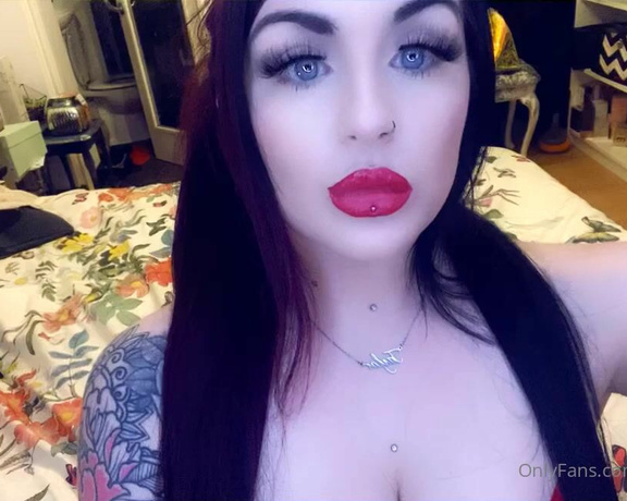 GODDESS TAYLOR aka Taylorhearts_xx OnlyFans - Addiction is real