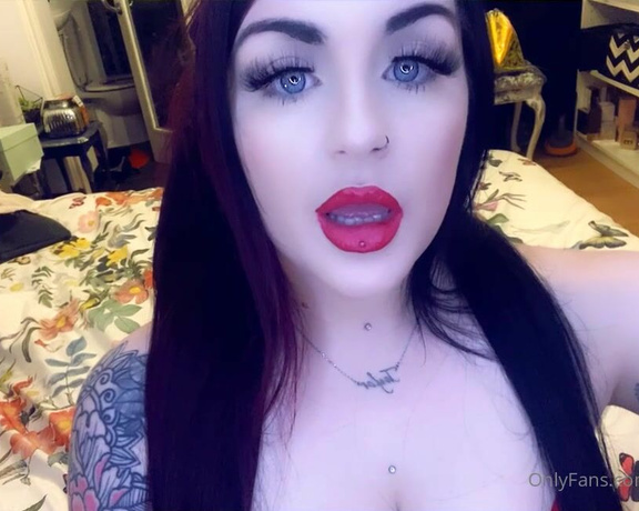 GODDESS TAYLOR aka Taylorhearts_xx OnlyFans - Addiction is real